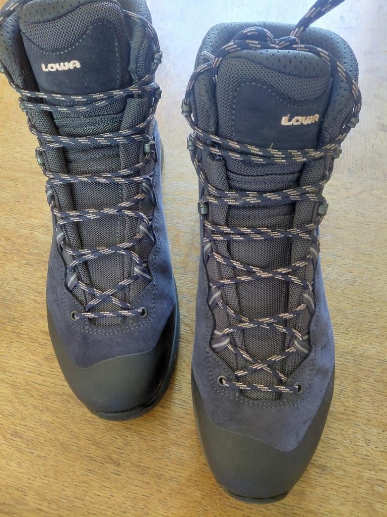 Chaussures de marche Lowa, Enlèvement