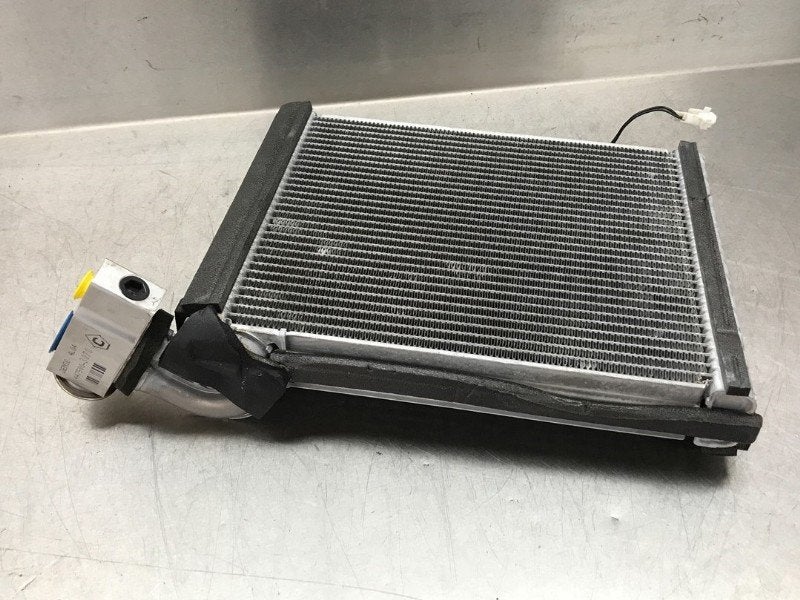 AIRCOVERDAMPER Toyota Urban Cruiser (01-2009/03-2016), Gebruikt, Toyota