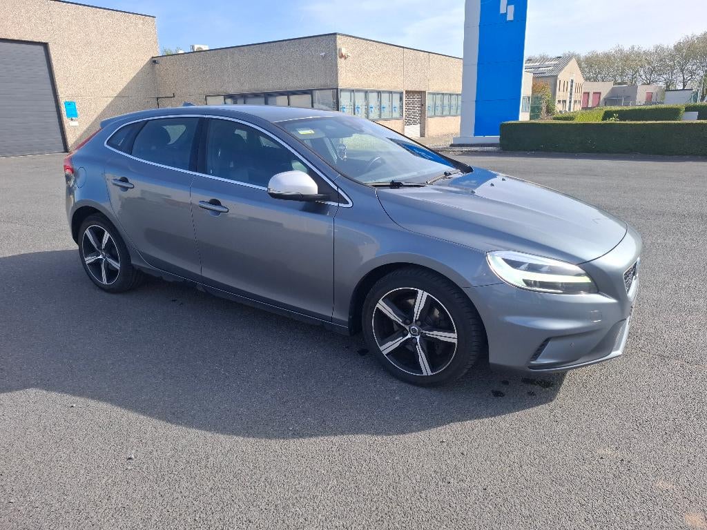 Design de la Volvo V40 T2 R, 90 kW, Achat, Carnet d'entretien, Particulier