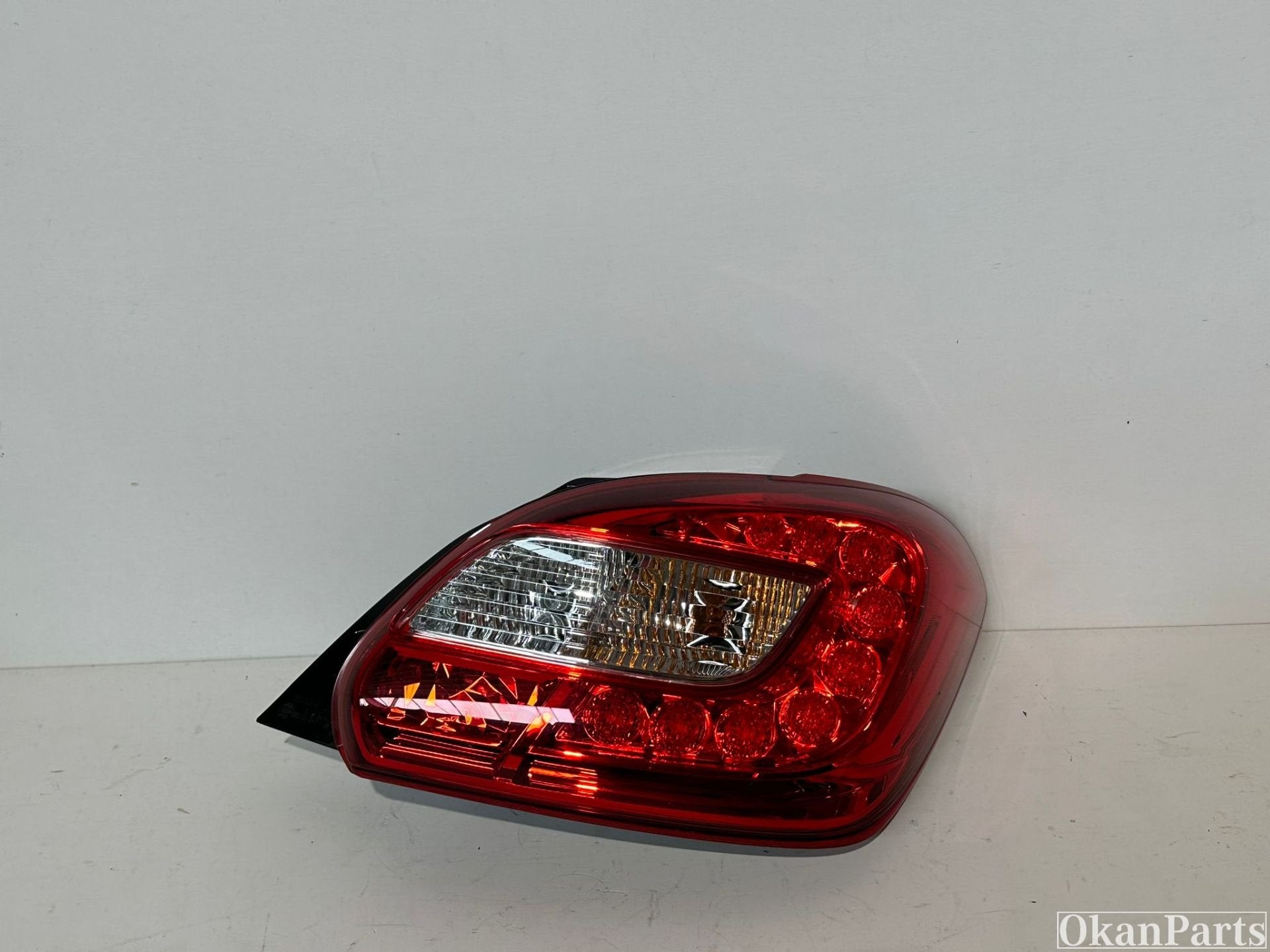 Feu arri re LED Mitsubishi Space Star droit 8330B020, Info@mitsubishi-motors.com, Mitsubishi Motors Corporation, Utilisé, Mitsubishi