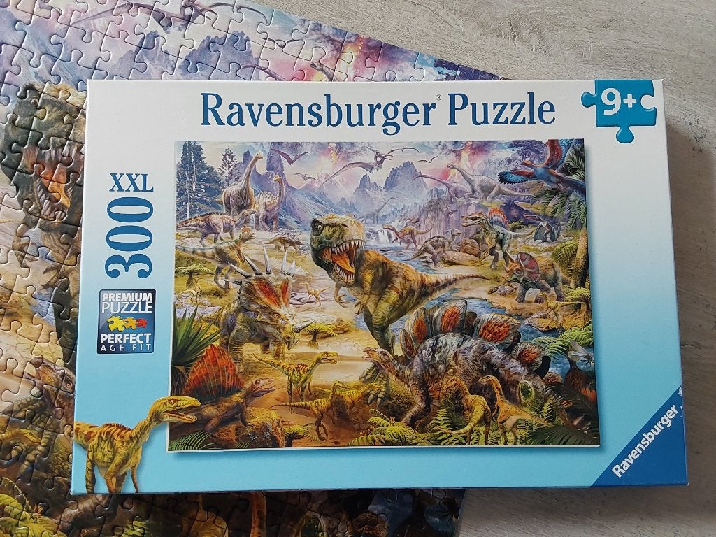Puzzel ravensburger dinosaurus 300 stuks, Ophalen of Verzenden, Zo goed als nieuw