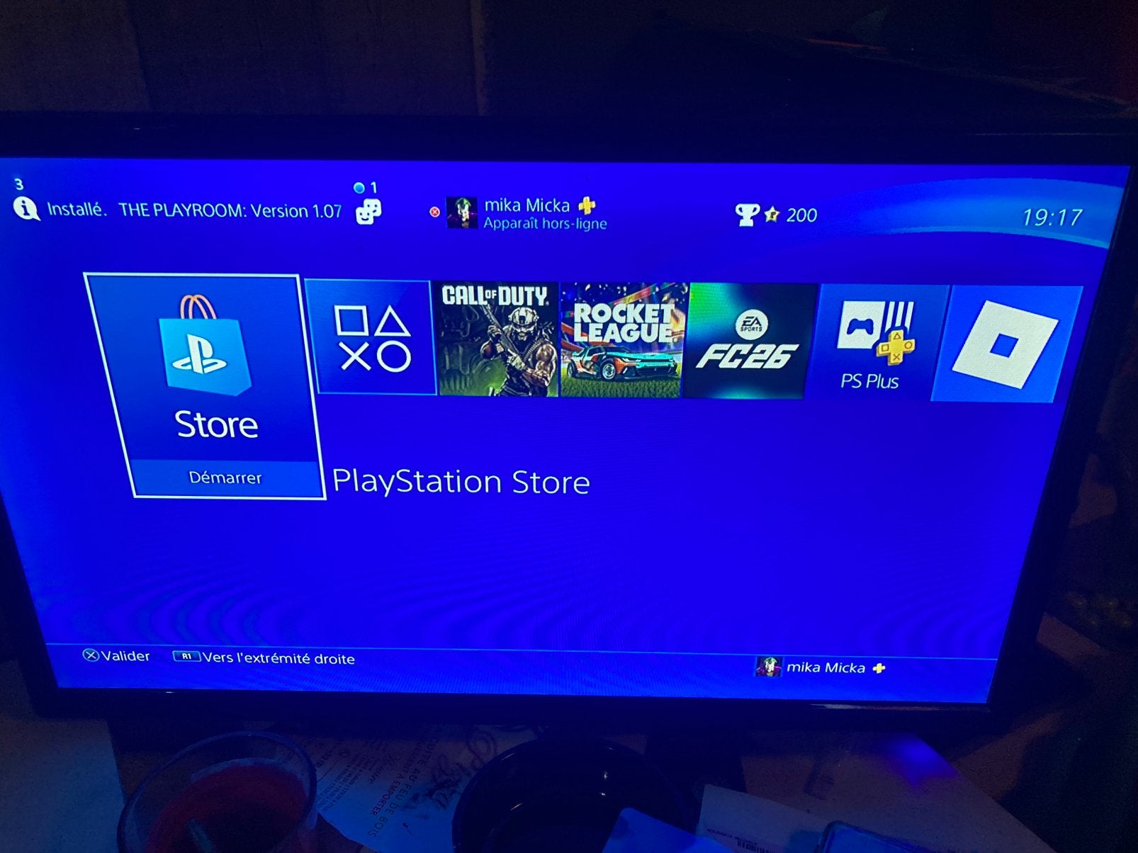 Ps4 slim blanche + manette + tv medion, Games en Spelcomputers, Spelcomputers | Sony PlayStation 4, Ophalen of Verzenden, Zo goed als nieuw