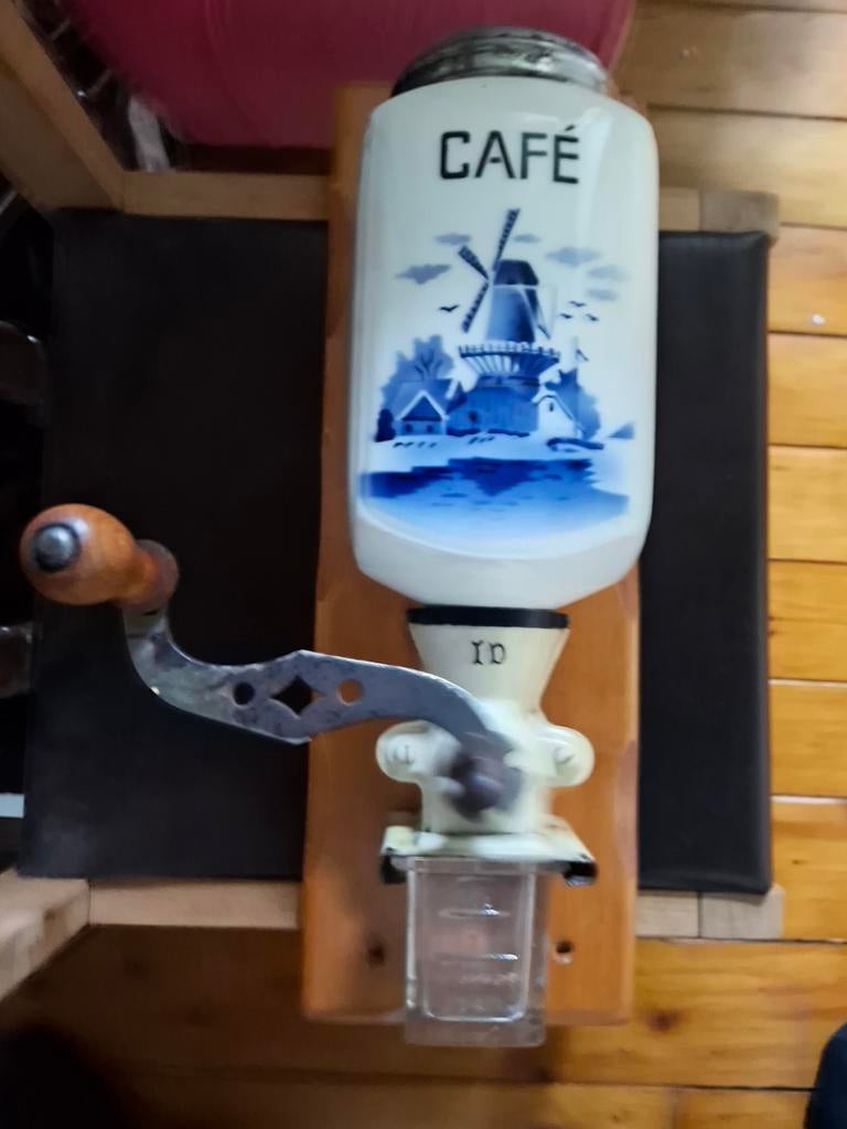 Koffie molen, Enlèvement