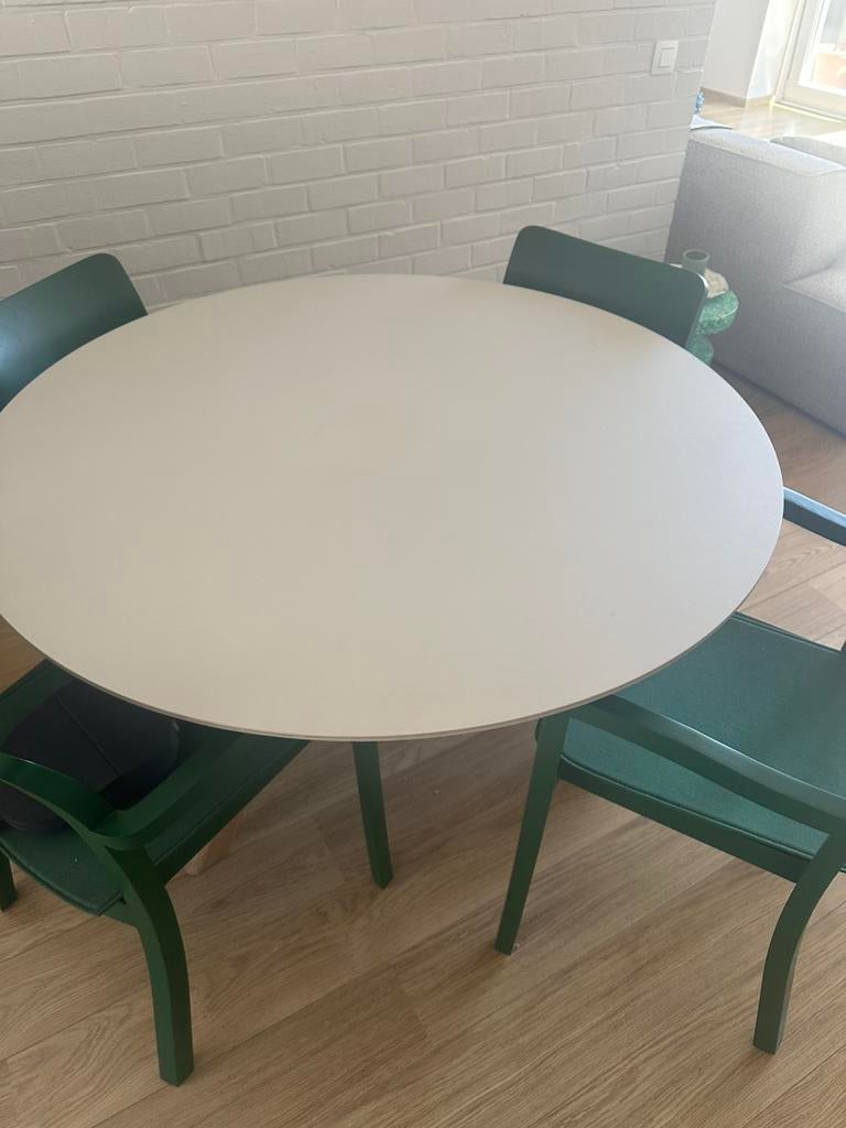 Hay ronde tafel 120, Huis en Inrichting, Ophalen, Zo goed als nieuw