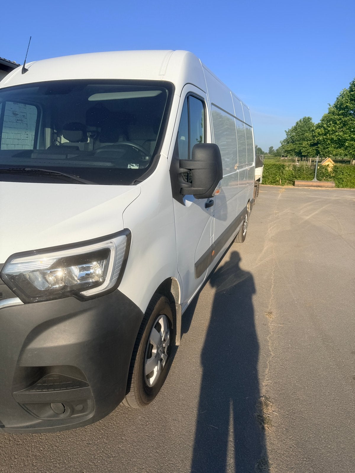 Renault Master L3H2 wit met trekhaak, Auto's, Achterwielaandrijving, Renault, 2500 kg, Wit