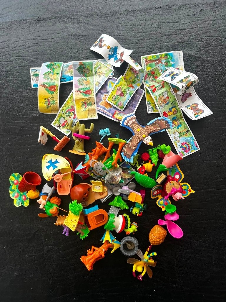 Lot 3 vintage Kinder Surprise speeltjes + bijsluiters, Verzamelen, Verrassingseieren, Ophalen of Verzenden, Zo goed als nieuw