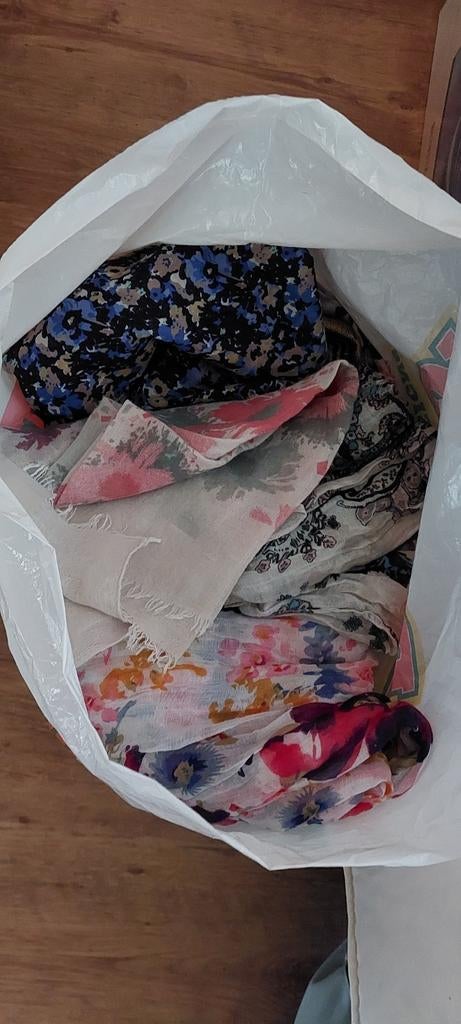 Sjaaltjes allerlei maten en kleuren., Ophalen