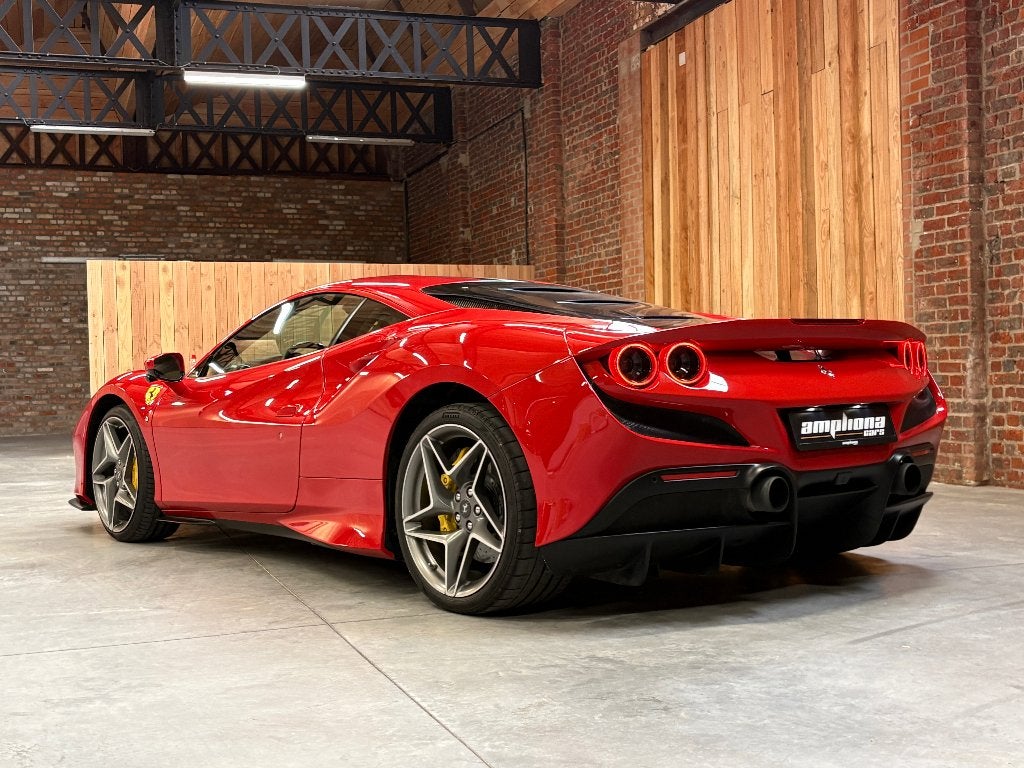 Ferrari F8 Tributo   Ultiem Eerbetoon aan legendarische V8, Auto's, Automaat, Achterwielaandrijving, 1820 kg, 530 kW
