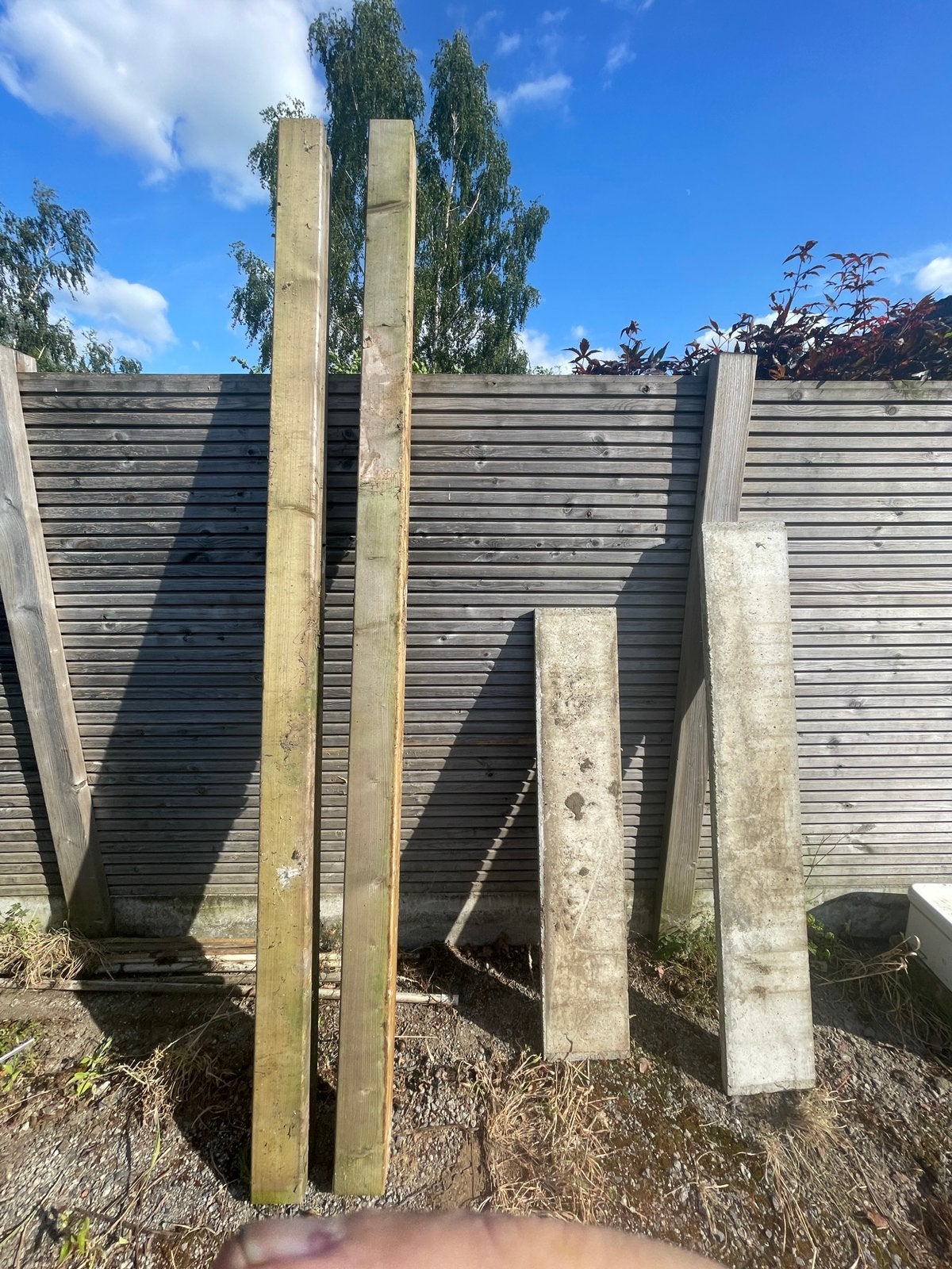 GRATIS 2 tuinpalen + 2 betonplaten, Tuin en Terras, Palen, Balken en Planken, Ophalen, Zo goed als nieuw