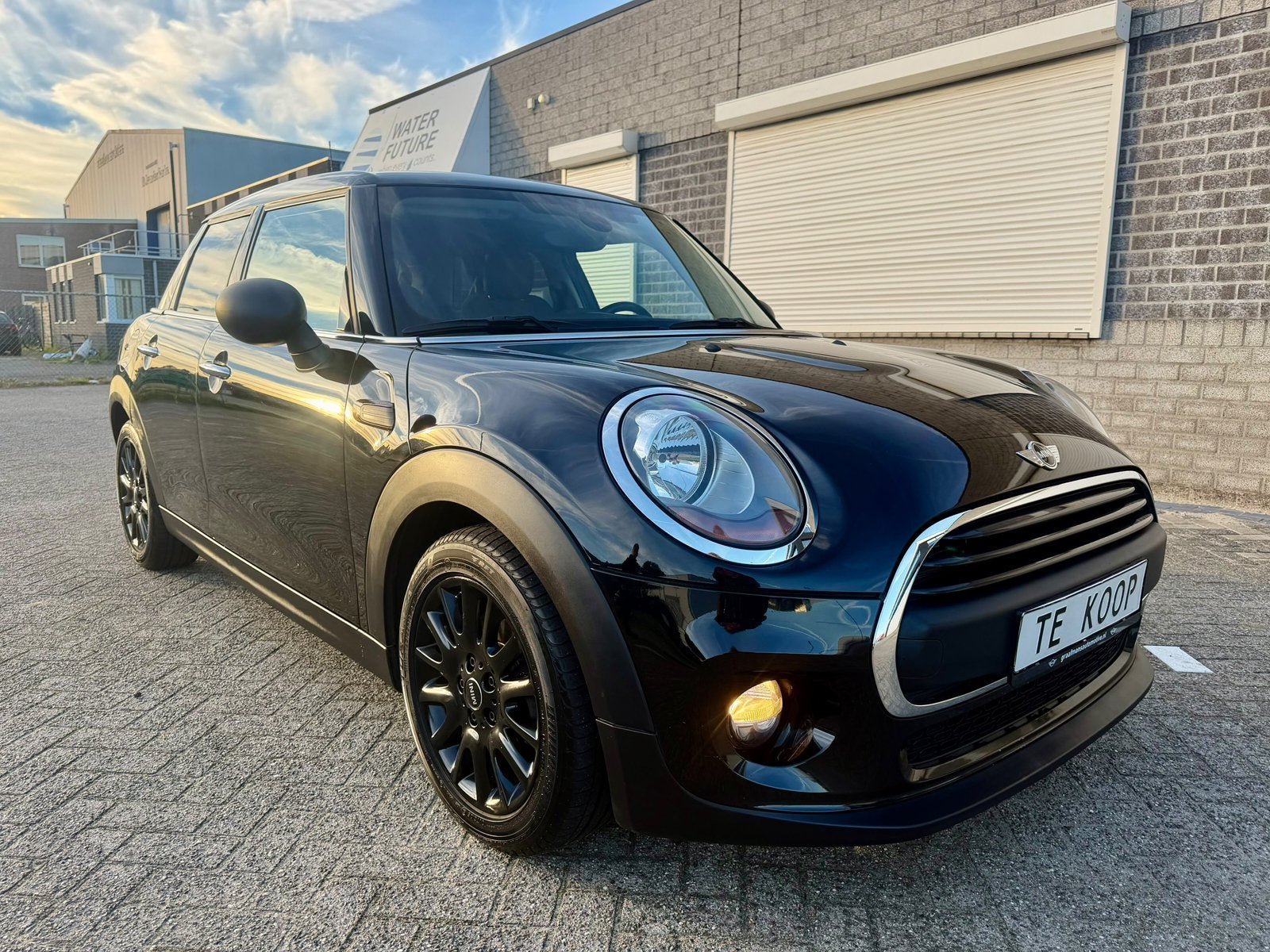 5 deurs Mini Gekeurd voor verkoop , met roze formulier 7800€, Auto's, Voorwielaandrijving, Leder en Stof, Zwart, 5 deurs