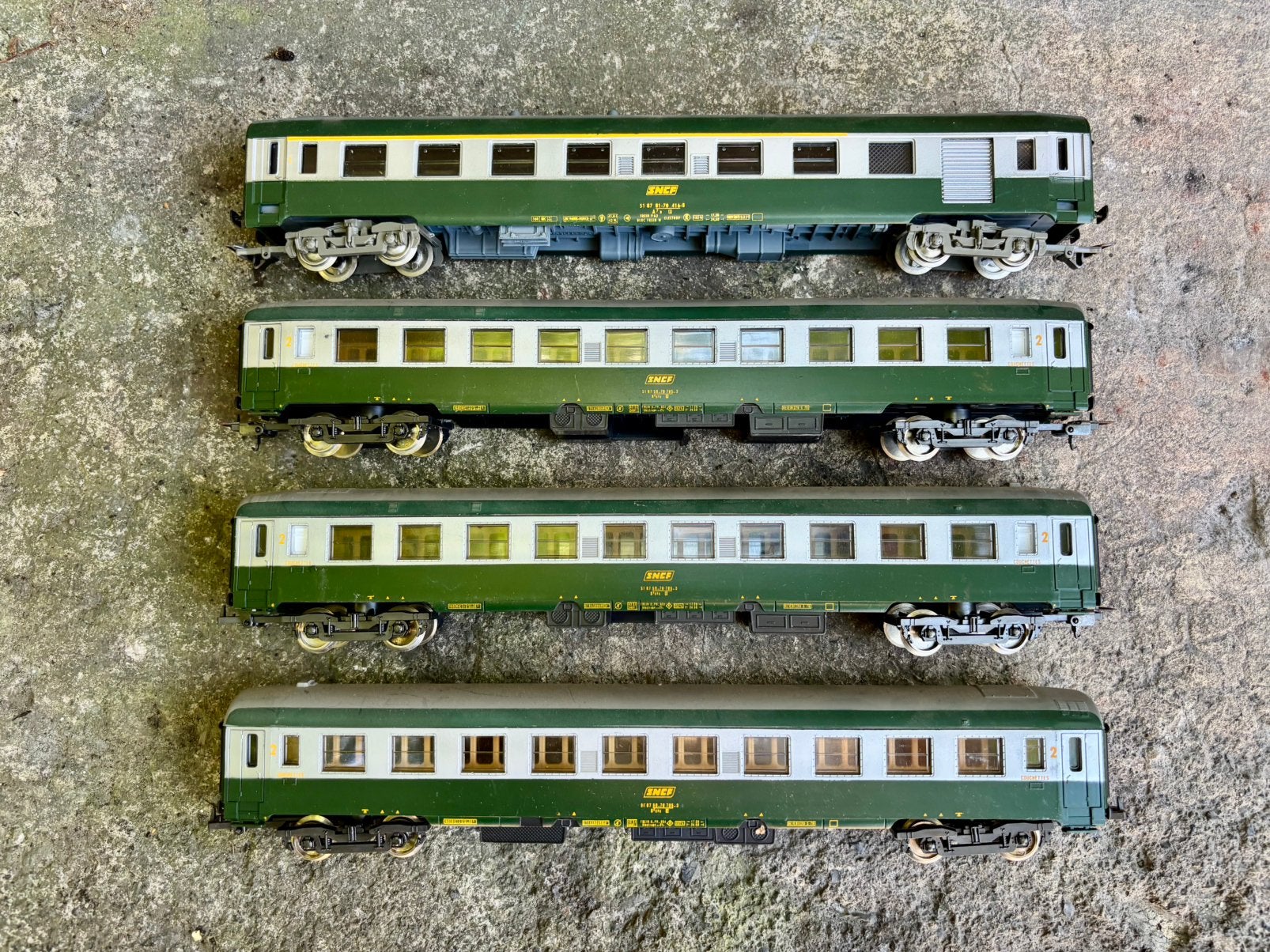 4 wagons SNCF Lima HO, Hobby & Loisirs créatifs, Enlèvement ou Envoi, Comme neuf, Lima