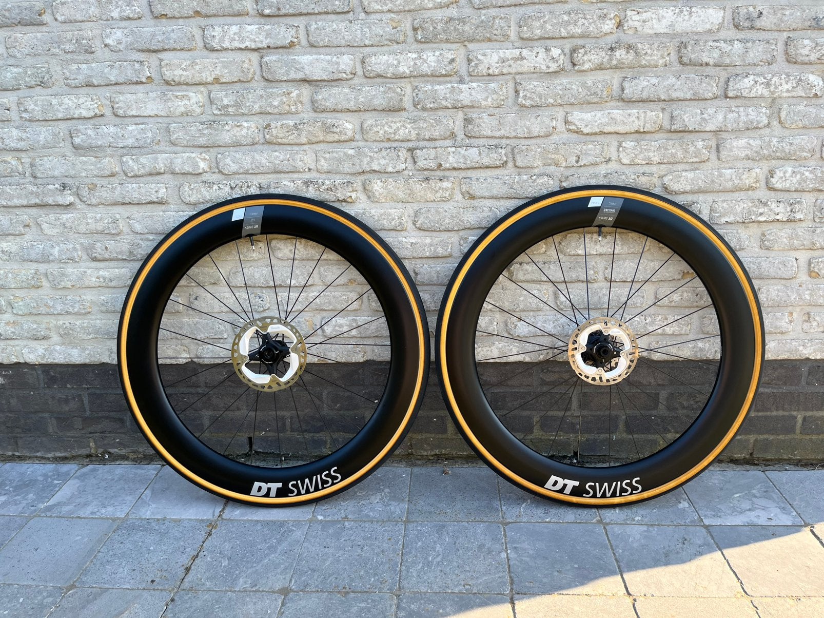 DT SWISS ARC 1400 FULL CARBON, Enlèvement, Comme neuf, Roue, Carbone