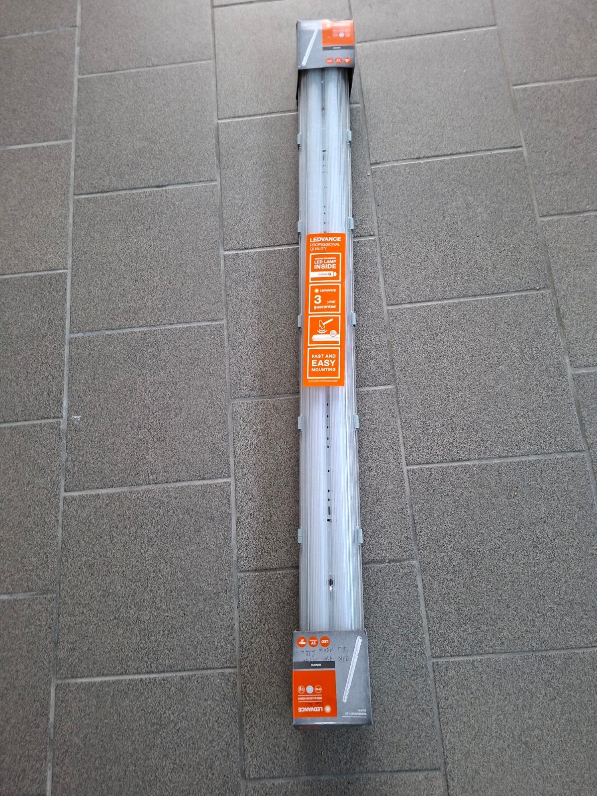 armatuur compleet 120cm NIEUW 
Osram lampen
120cm Waterdicht, Enlèvement
