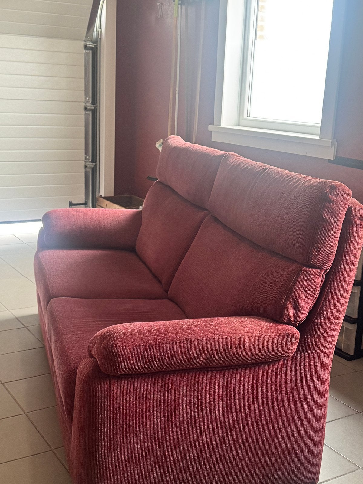 Sofa / red color / geen schade, Huis en Inrichting, Ophalen, Zo goed als nieuw