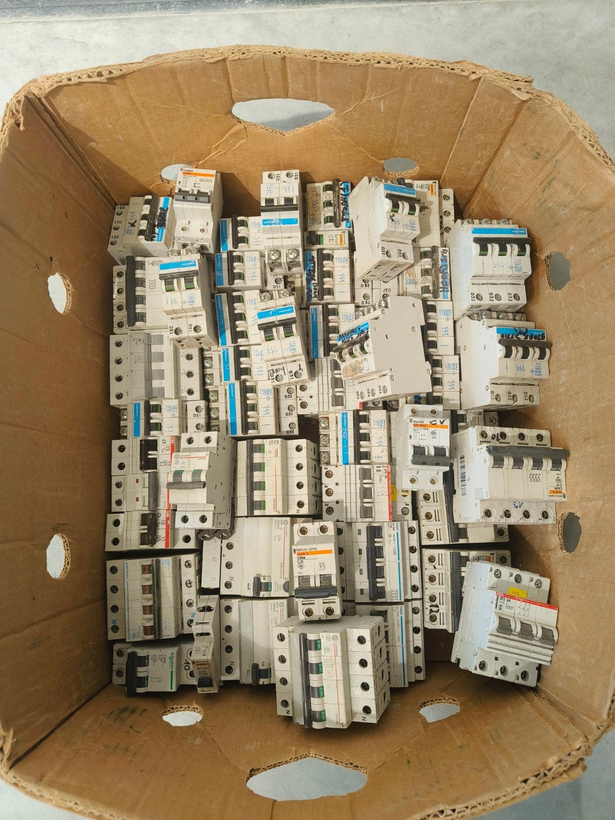 Groot lot gebruikte automatische zekeringen / plo, Doe-het-zelf en Bouw, Ophalen, Gebruikt, ABB, Installatieautomaat