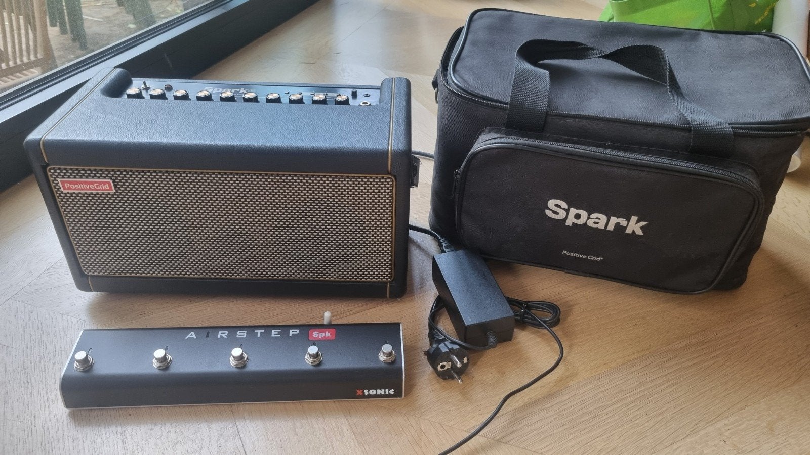 positive grid spark 40 + airstep spark + carry bag bag, Musique & Instruments, Amplis | Basse & Guitare, Comme neuf
