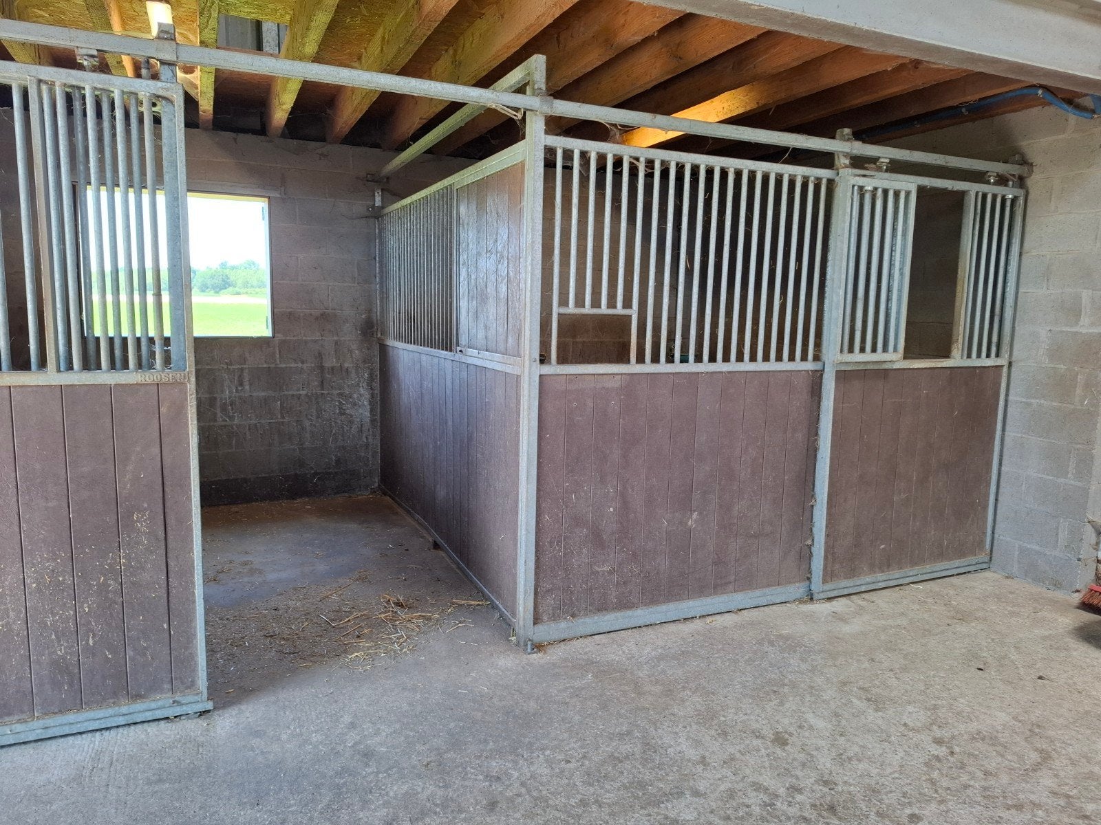 2 paardenstallen Roosen, Dieren en Toebehoren, Stalling en Weidegang