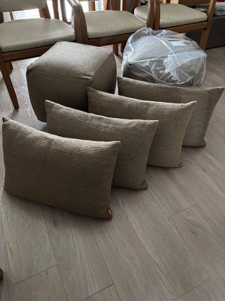 Life outdoor: 2 x Mellow poefjes - 4 x decoratie kussens, Tuin en Terras, Ophalen, Nieuw