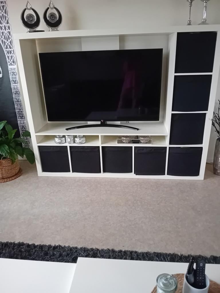 TV KAST IKEA MET MANDJES, Ophalen