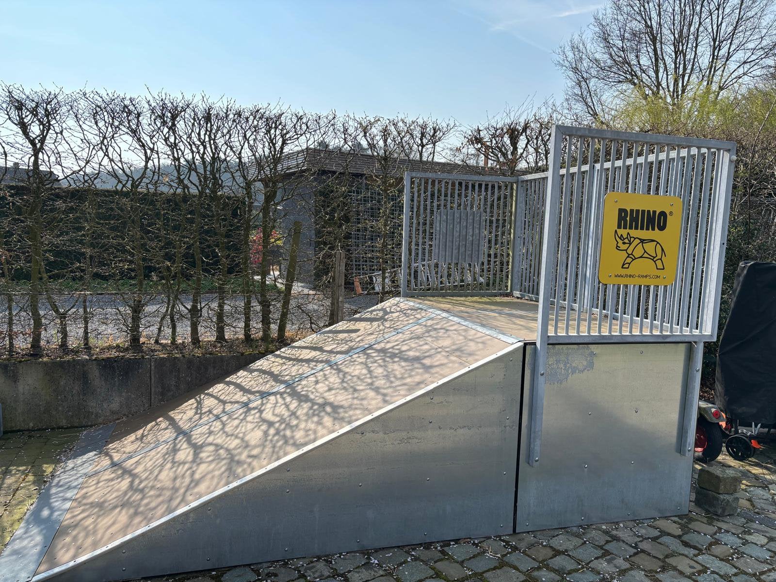 Skate ramp merk Rhino, Ophalen, Zo goed als nieuw
