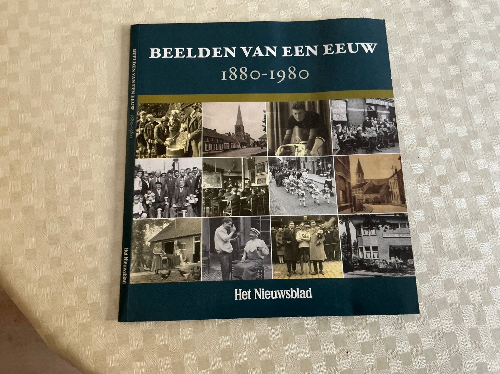 Het nieuws uit Gent 1880-1980 beelden van een eeuw., Boeken, Ophalen of Verzenden, Zo goed als nieuw