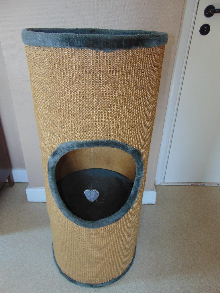 Krabton in prima staat, Animaux & Accessoires, Meubles griffoirs pour chats, Enlèvement, Utilisé, Baril à gratter