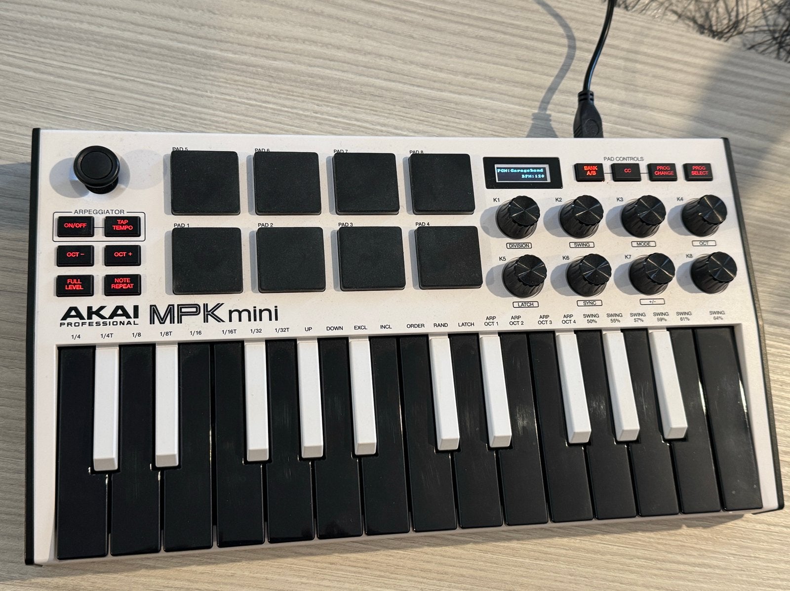 Mpk mini mk3 white edition, Muziek en Instrumenten, Midi-apparatuur, Ophalen of Verzenden, Zo goed als nieuw