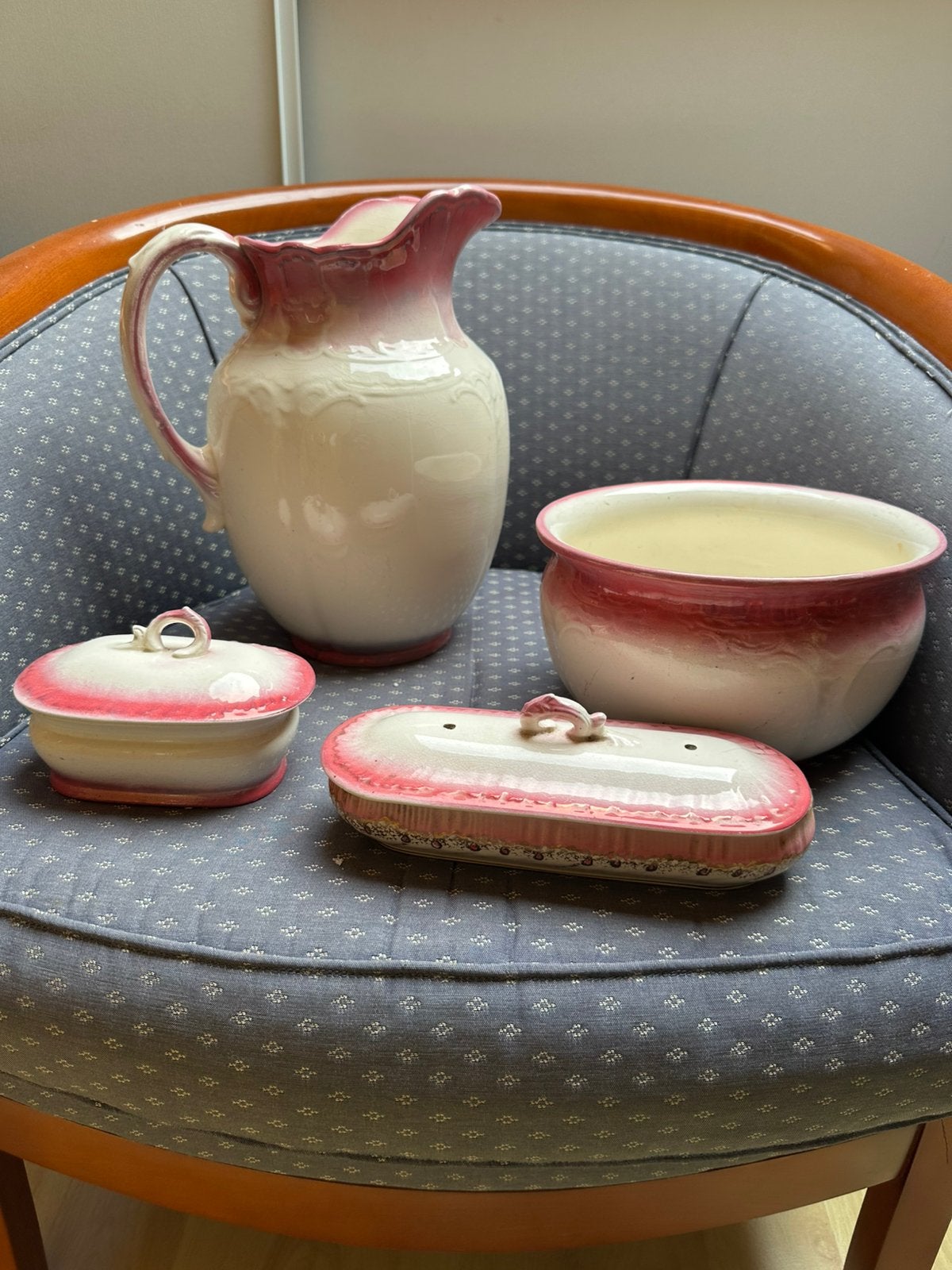 Très ancien nécessaire de toilette en faïence. 5 pièces, Antiquités & Art, Enlèvement ou Envoi