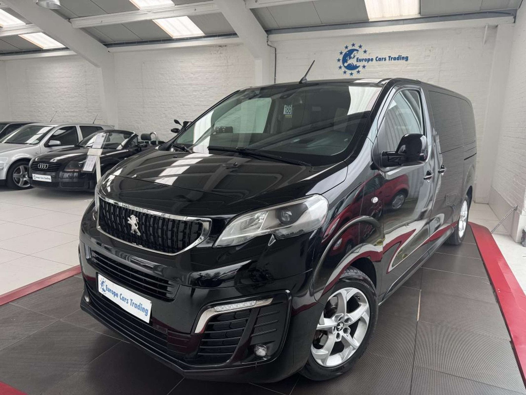 Peugeot Traveller BUISNESS VIP 2.0BlueHDI 180Ch EAT8 7Pl GAR, Auto's, Automaat, Zwart, 4 cilinders, Diesel