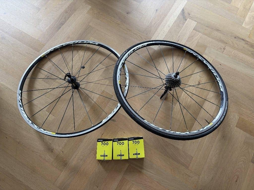 Paire de roues Mavic avec Shimano Ultegra + 3 chambres à air, Autres marques, 10 à 15 vitesses, Frein sur jante, Enlèvement