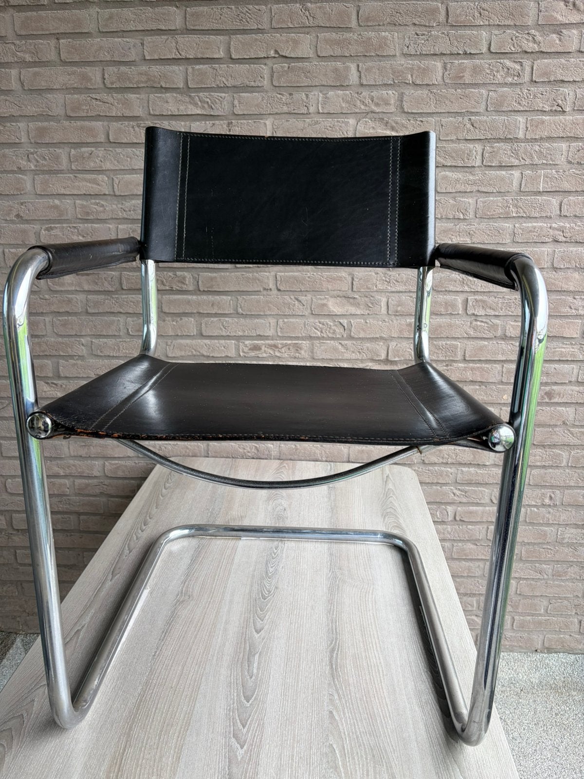 Stoel in leder, Huis en Inrichting, Ophalen, Gebruikt, Zwart