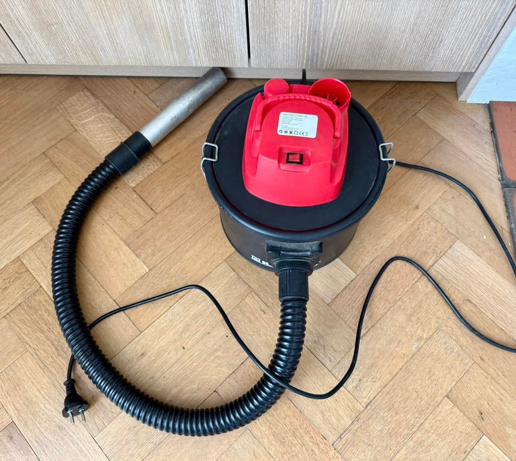 Aspirateur à cendres 10 L, idéal pour barbecue ou cheminée, Enlèvement, Utilisé, Réservoir
