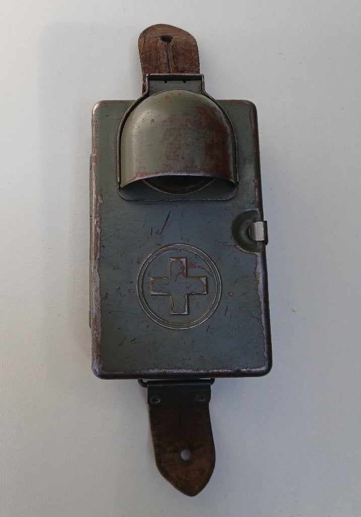 Militaria zaklamp uit zwitserland   1941, Ophalen of Verzenden, Landmacht, Overige typen