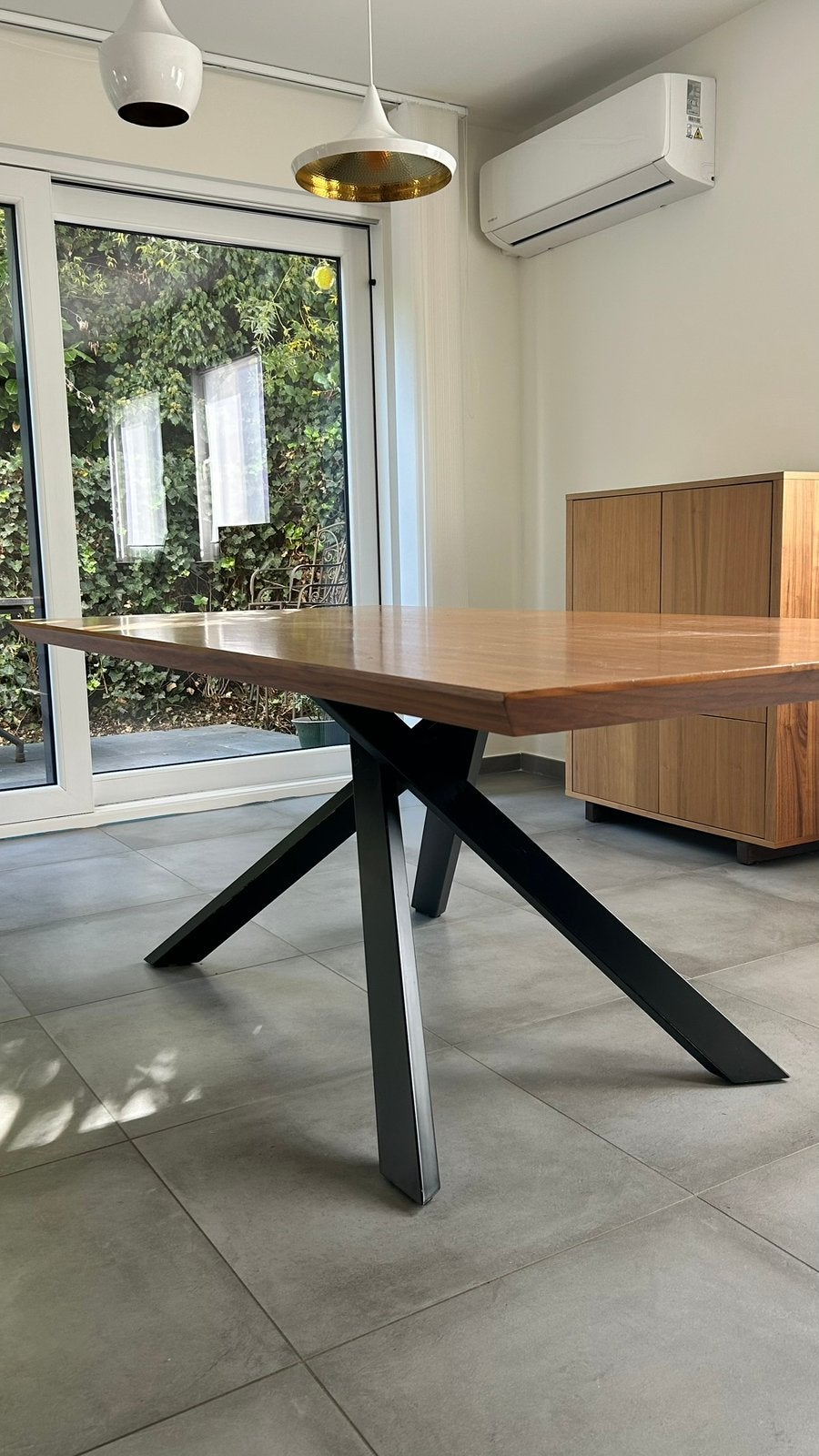 Table de salle à manger plaquee en noyer, Autres essences de bois, Enlèvement, Utilisé, 50 à 100 cm