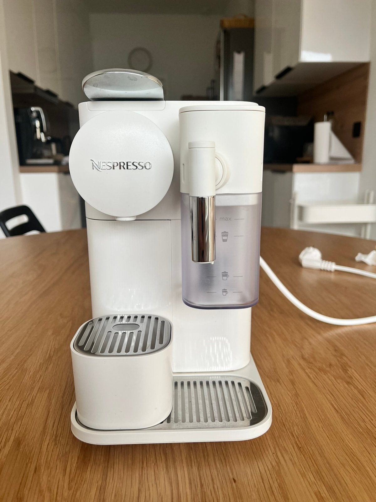 Machine a café Nespresso Delonghi, Electroménager, Enlèvement, Comme neuf, Cafetière