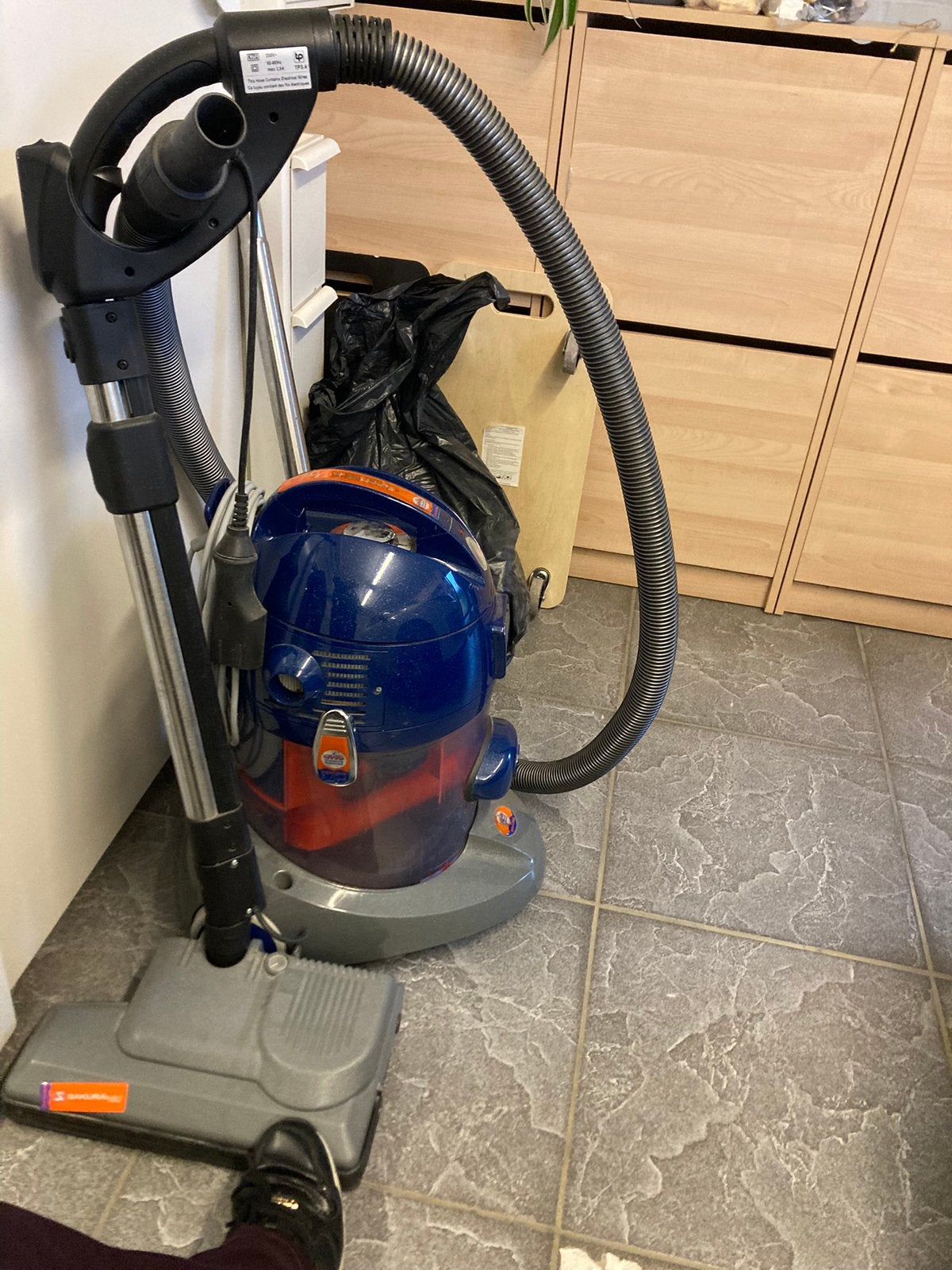 Stofzuiger met water industrieel 900w, Ophalen, Zo goed als nieuw