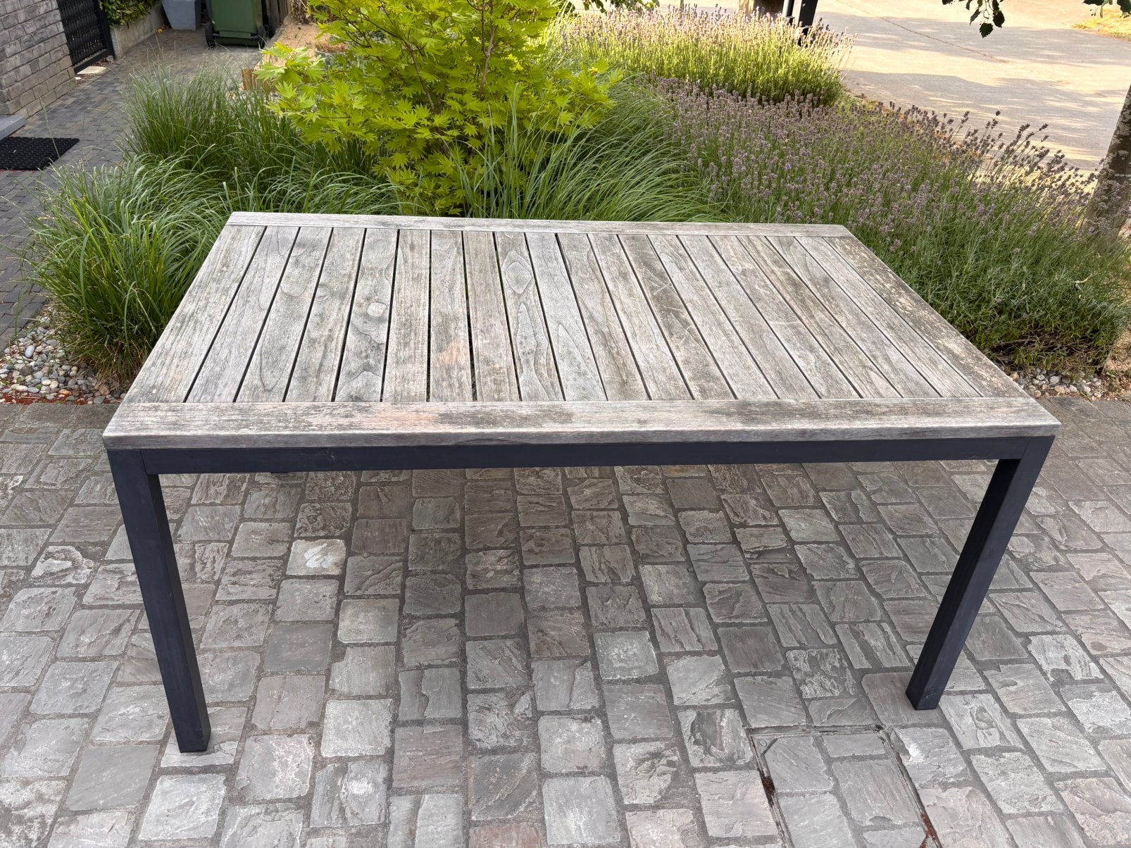 Teak tuintafel 160x100x75cm zwarte frame, Ophalen, Zo goed als nieuw, Aluminium