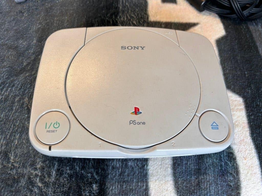Playstation one ( klein model ), Ophalen of Verzenden, Zo goed als nieuw, Met 1 controller, Met games
