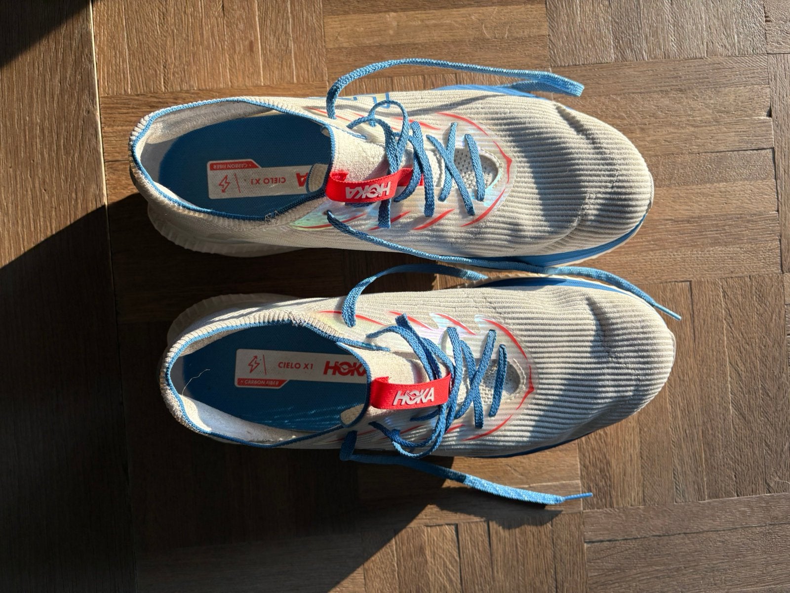 Hoka Cielo X1 + carbon fiber (blauw en wit)(maat 46 2/3), Sports & Fitness, Autres marques, Course à pied, Chaussures de course à pied