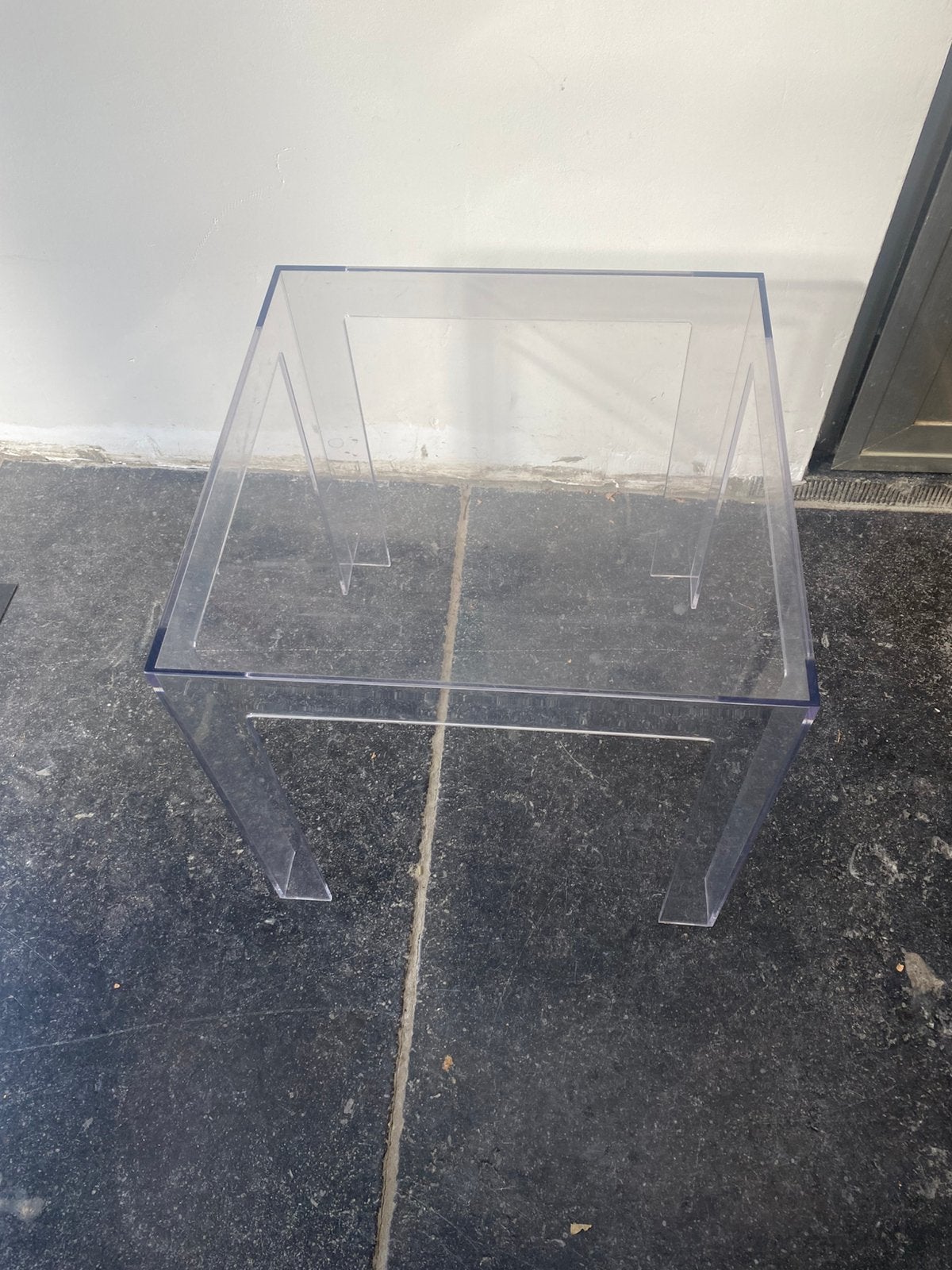 Table d'appoint Kartell Jolly, Enlèvement