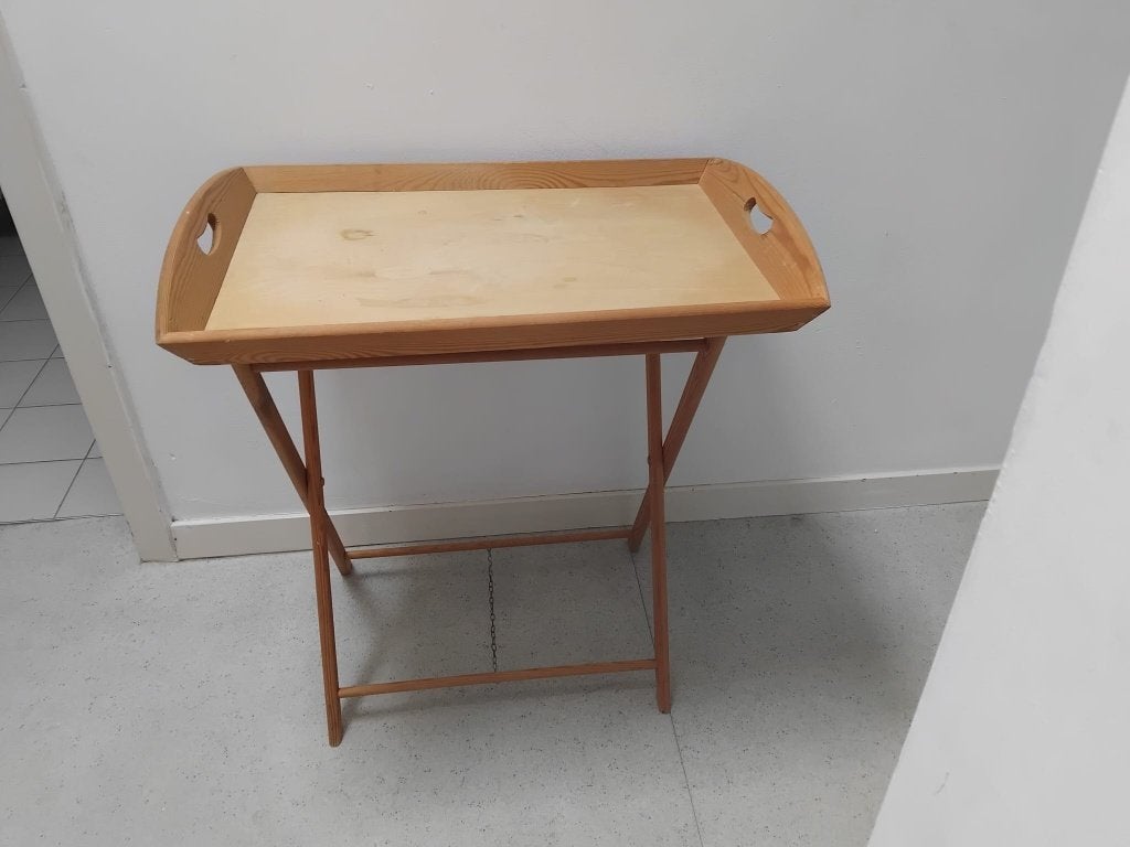 Vintage houten dienbladtafel – inklapbare bijzettafel, Huis en Inrichting, Tafels | Bijzettafels, Ophalen, Zo goed als nieuw