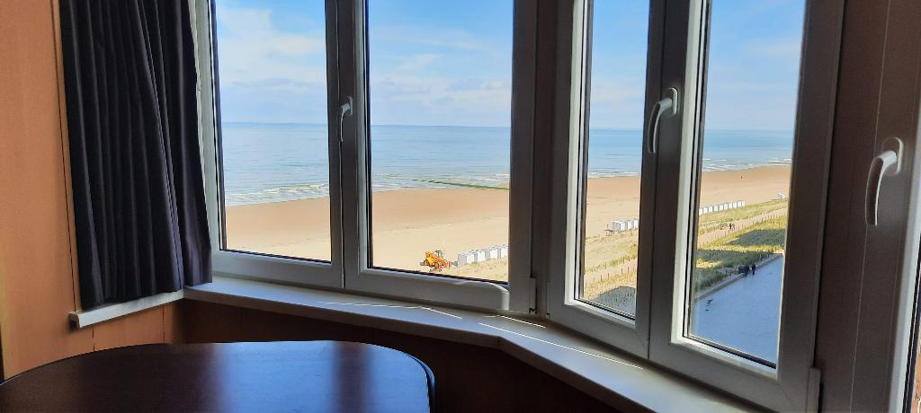 A louer en bord de mer à Westende : studio 3p vue sur la mer, Vacances, Maisons de vacances | Belgique, Propriétaire, Internet
