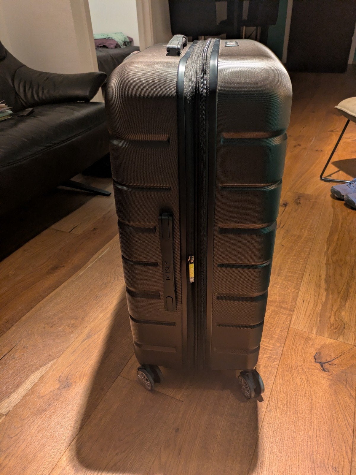 VALISE DELSEY NEUVE A VENDRE, Neuf, 70 cm ou plus, Plastique dur, Enlèvement