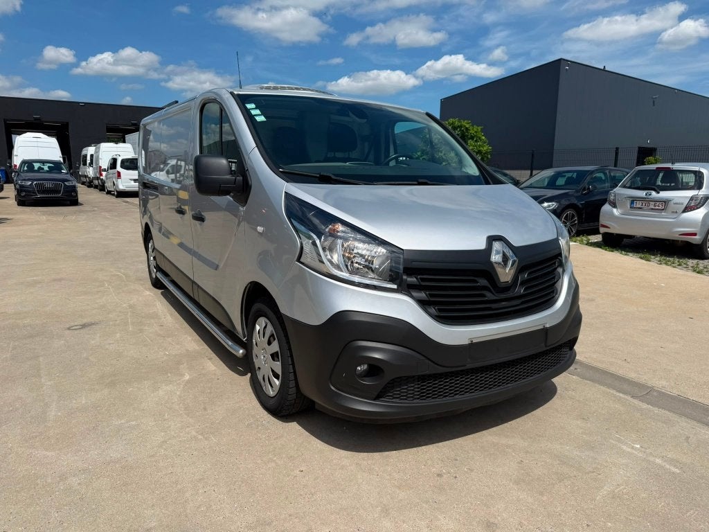 Renault Trafic (Numéro de stock 22488), Argent ou Gris, Achat, Euro 6, Entreprise