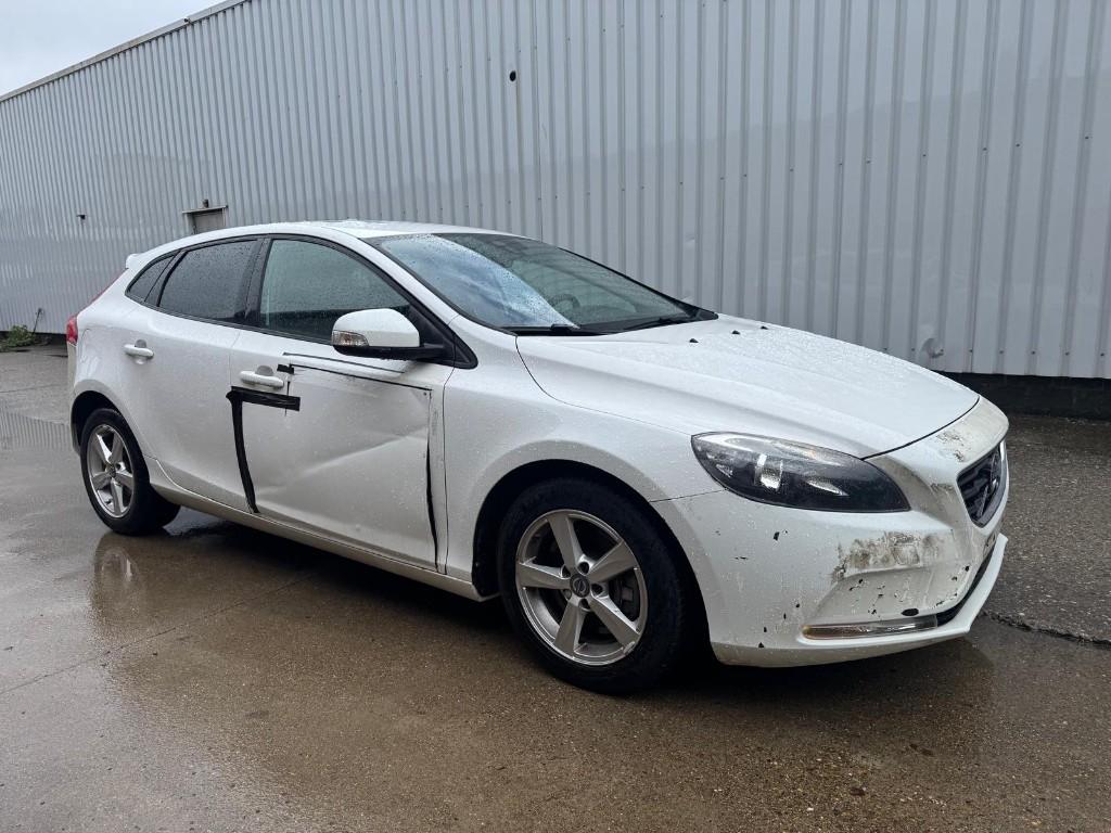 VOLVO V40 2.0 D3 DIESEL 2015 - 68000 KM 150 CV - EXPORTATION, Autos, Volvo, Euro 5, Achat, 110 kW, Entreprise