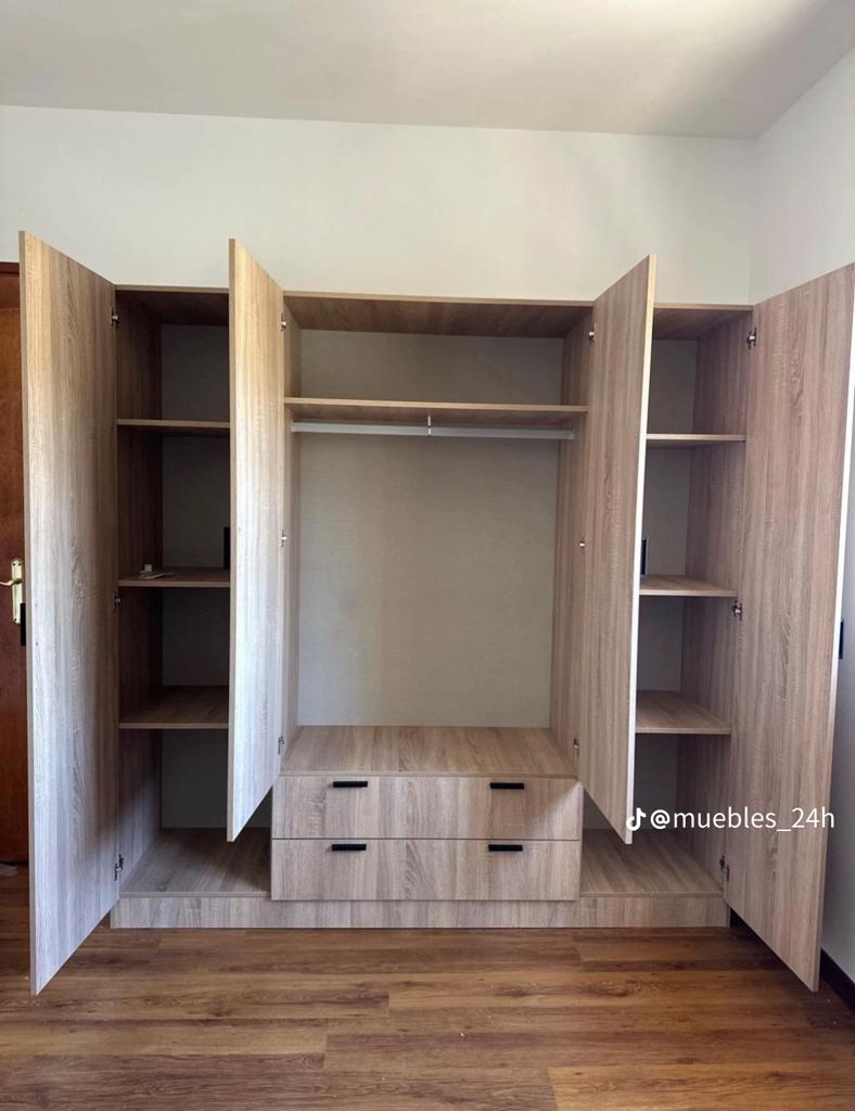 Kleerkasten te koop - moderne en betaalbare modellen, Huis en Inrichting, Kasten | Kleerkasten, Ophalen of Verzenden, Zo goed als nieuw