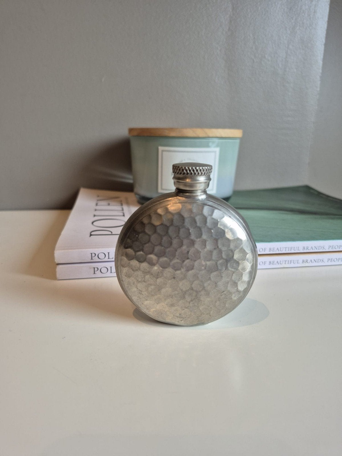 Antieke ronde gehamerde tinnen fles - Gemaakt in Sheffield, Antiek en Kunst, Ophalen of Verzenden