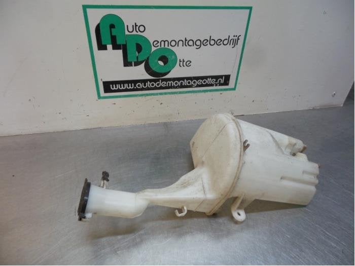 Ruitensproeiertank voor van een Toyota Yaris (Yaris 1 00-), Gebruikt, -, -, Ophalen of Verzenden