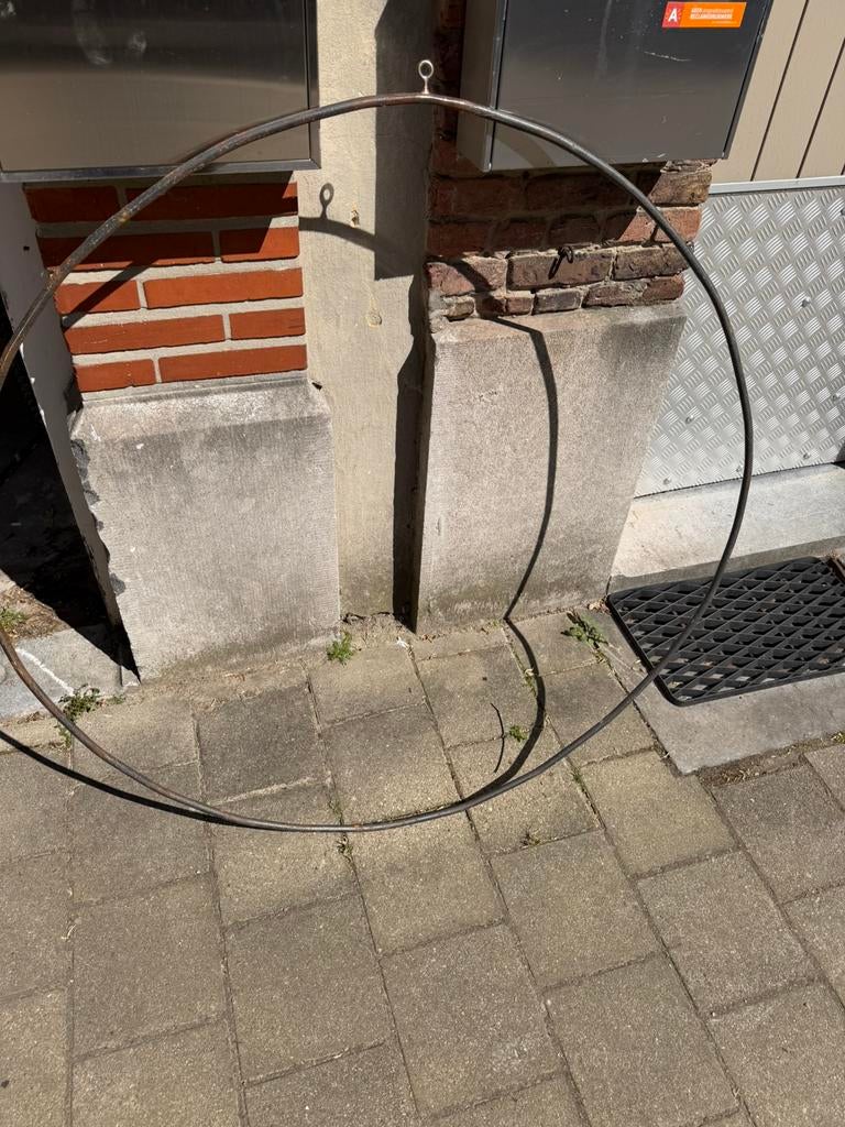 Ijzeren cirkel, Ophalen, Gebruikt, Metaal