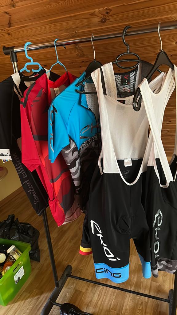 Lots de maillot,+ bidons faire offre, Enlèvement, Comme neuf